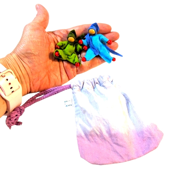 Vintage Handcrafted poseable Amish Dolls in handcrafted bag drawstring Pouch - Picture 4 of 16